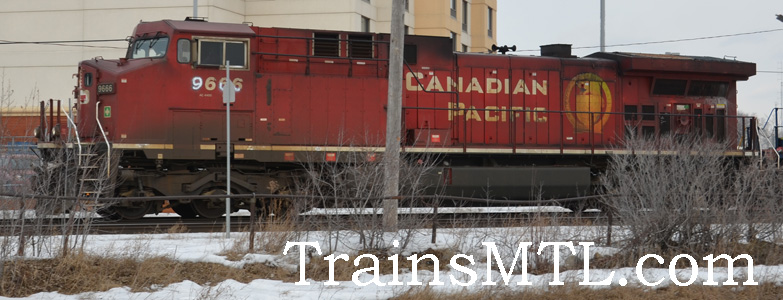 Locomotive CP9666 left side / coté gauche